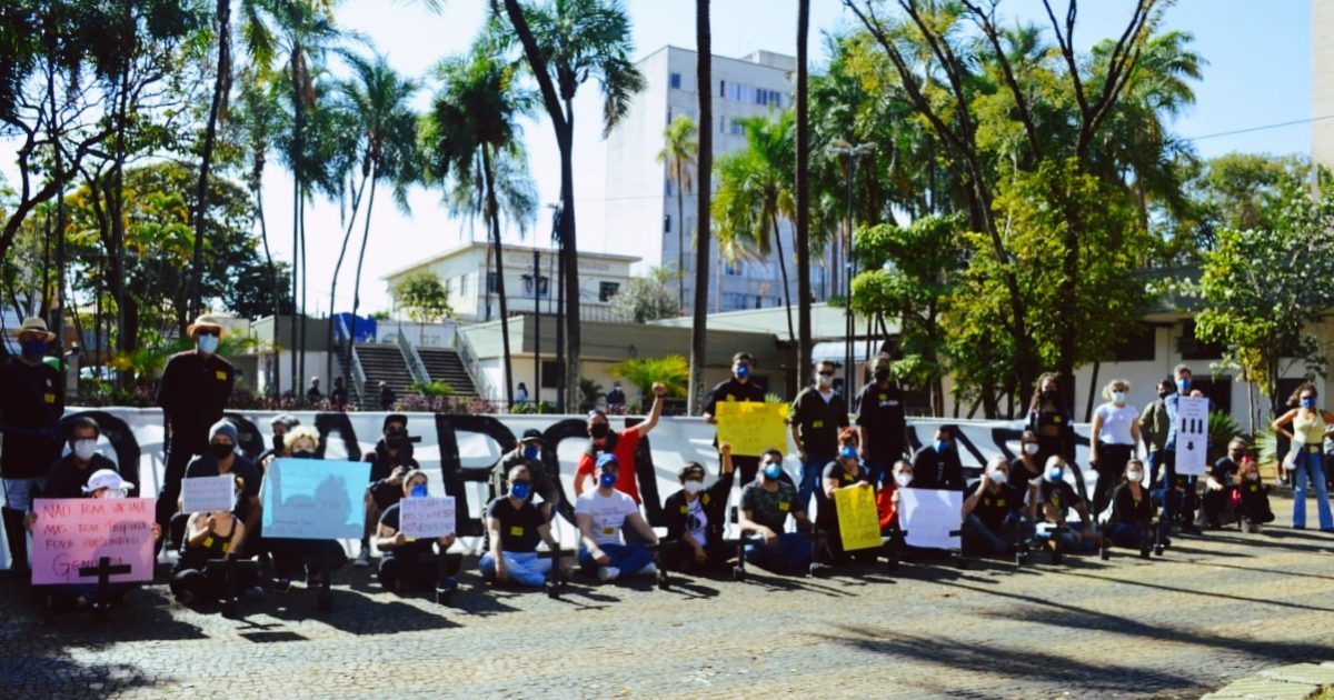 Manifestantes vão às ruas pelas vítimas da Covid-19 e contra Jair Bolsonaro