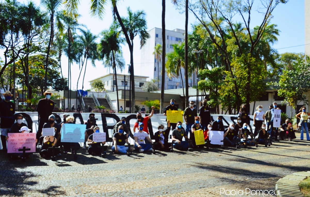 Manifestantes vão às ruas pelas vítimas da Covid-19 e contra Jair Bolsonaro